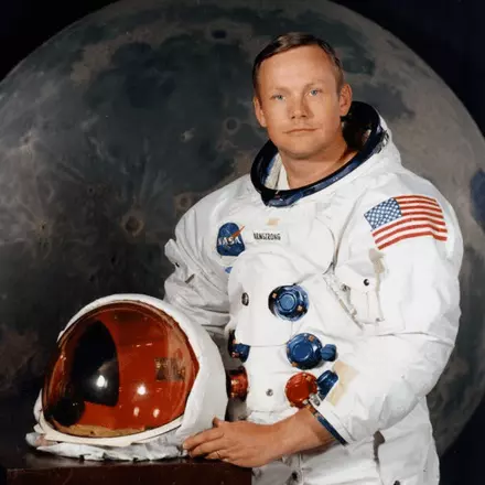 Neil Armstrong chand par gaye hai